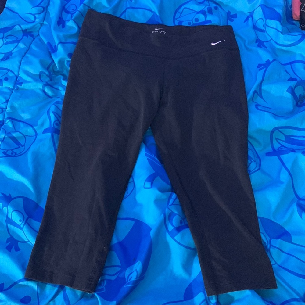 black nike leggings capris